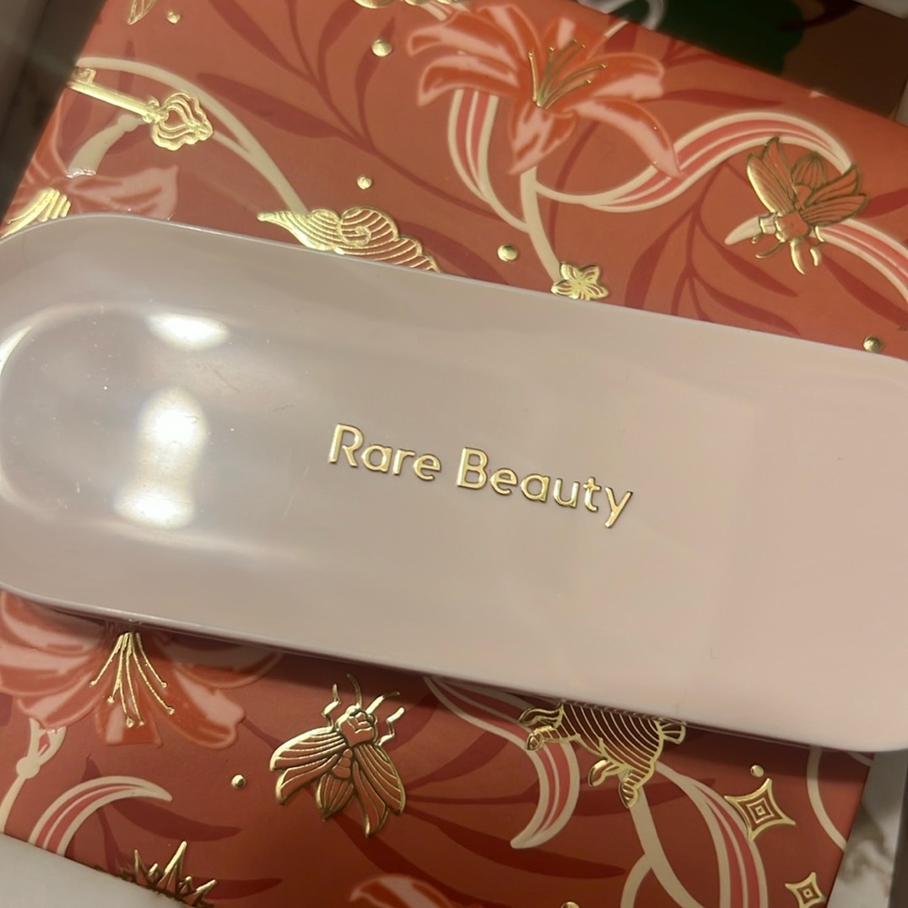 Rare beauty eyeshadow palette mini